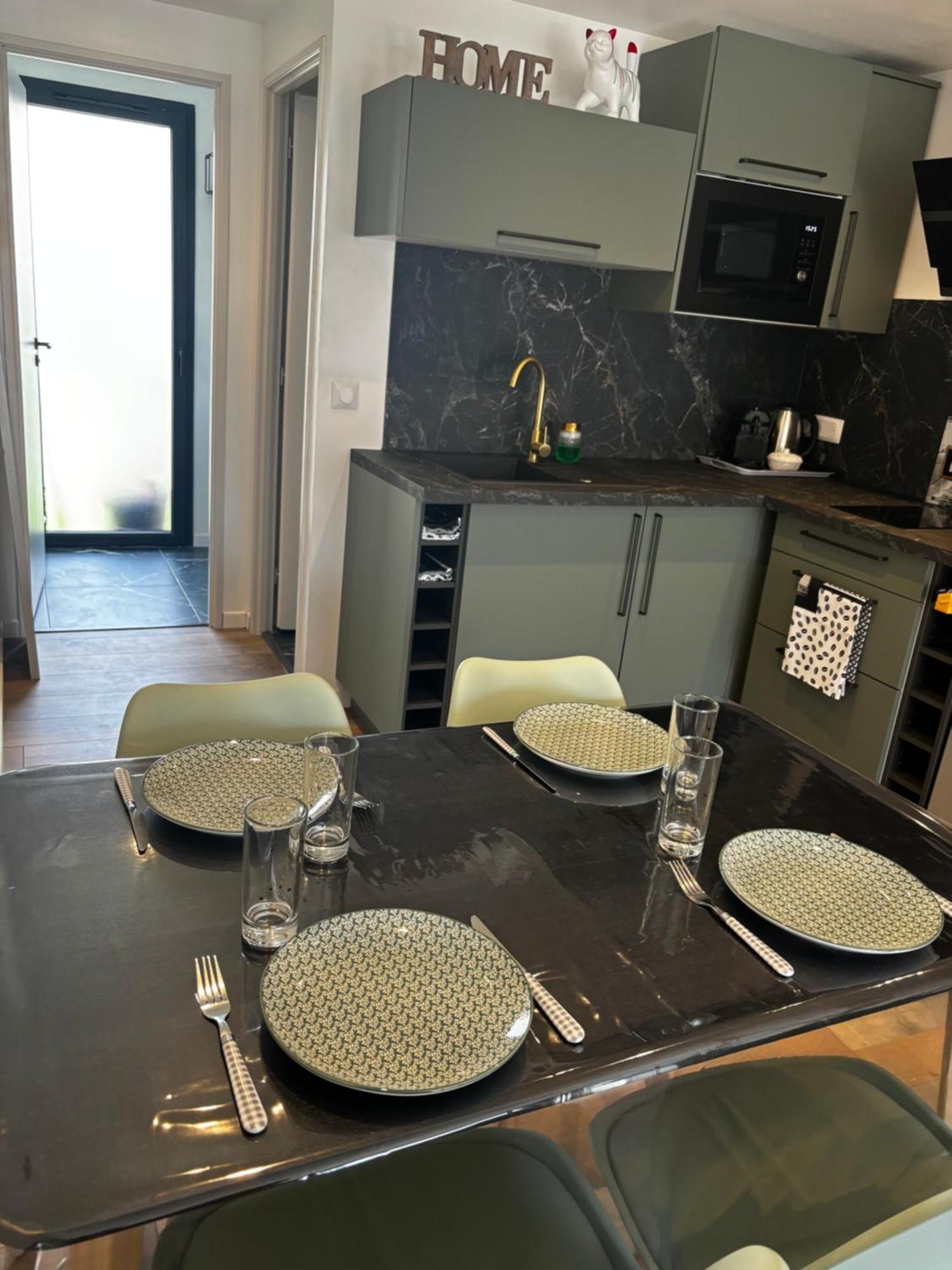 Sommières Logement Du Sud Avec Jacuzzi מראה חיצוני תמונה