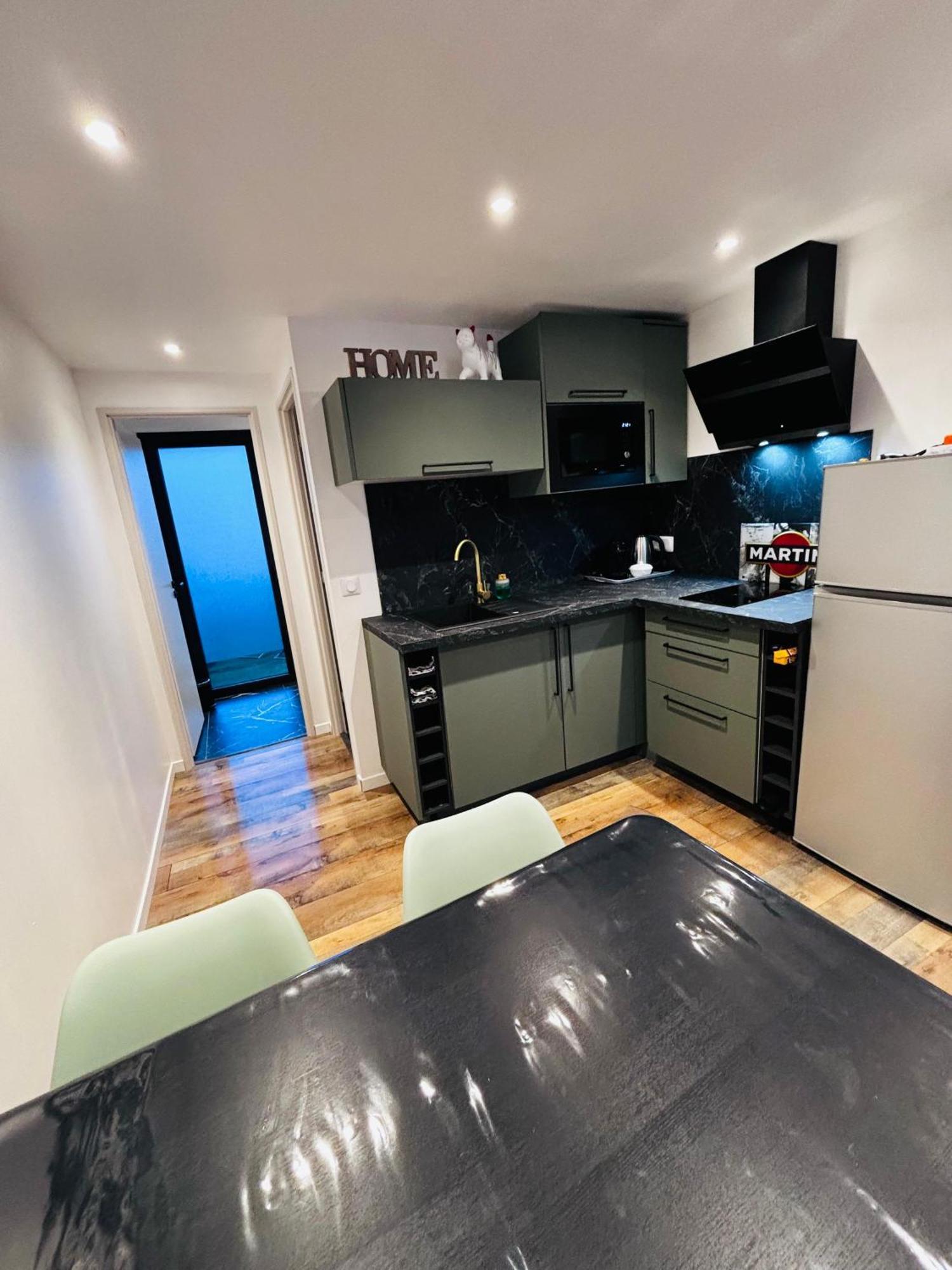 Sommières Logement Du Sud Avec Jacuzzi מראה חיצוני תמונה