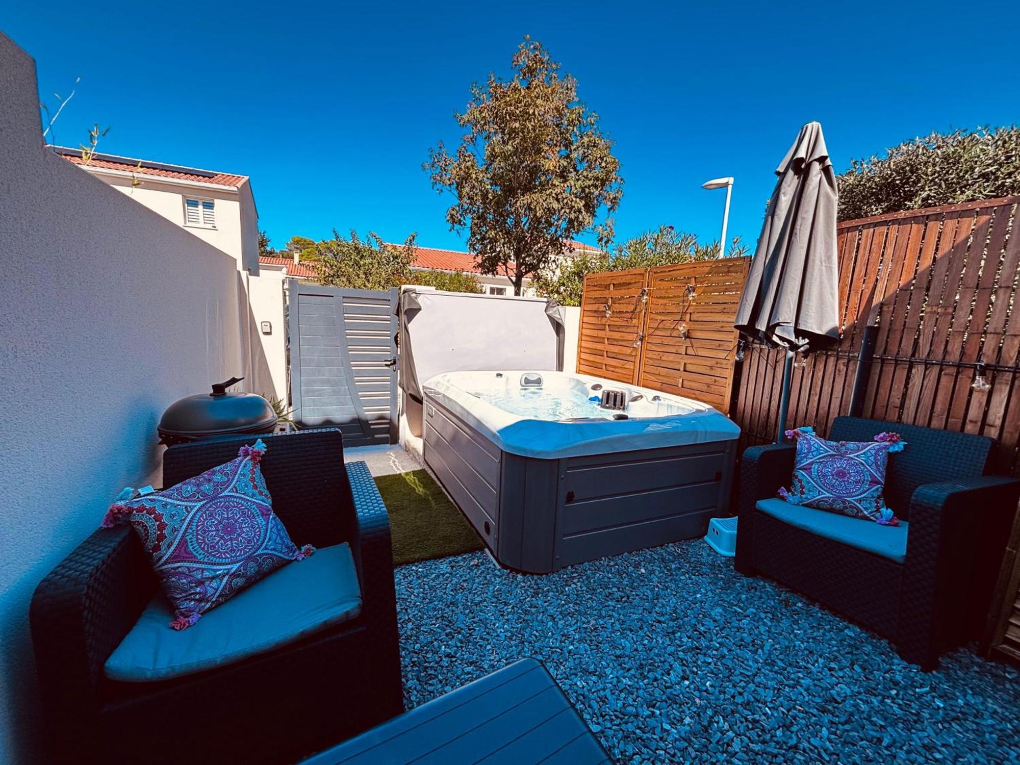 Sommières Logement Du Sud Avec Jacuzzi מראה חיצוני תמונה